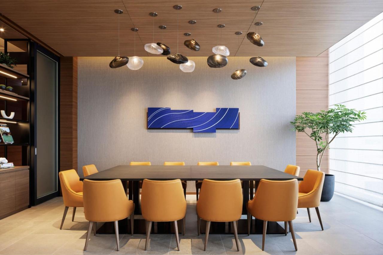 Sheraton Grand Hiroshima Hotel Exterior photo A dining room