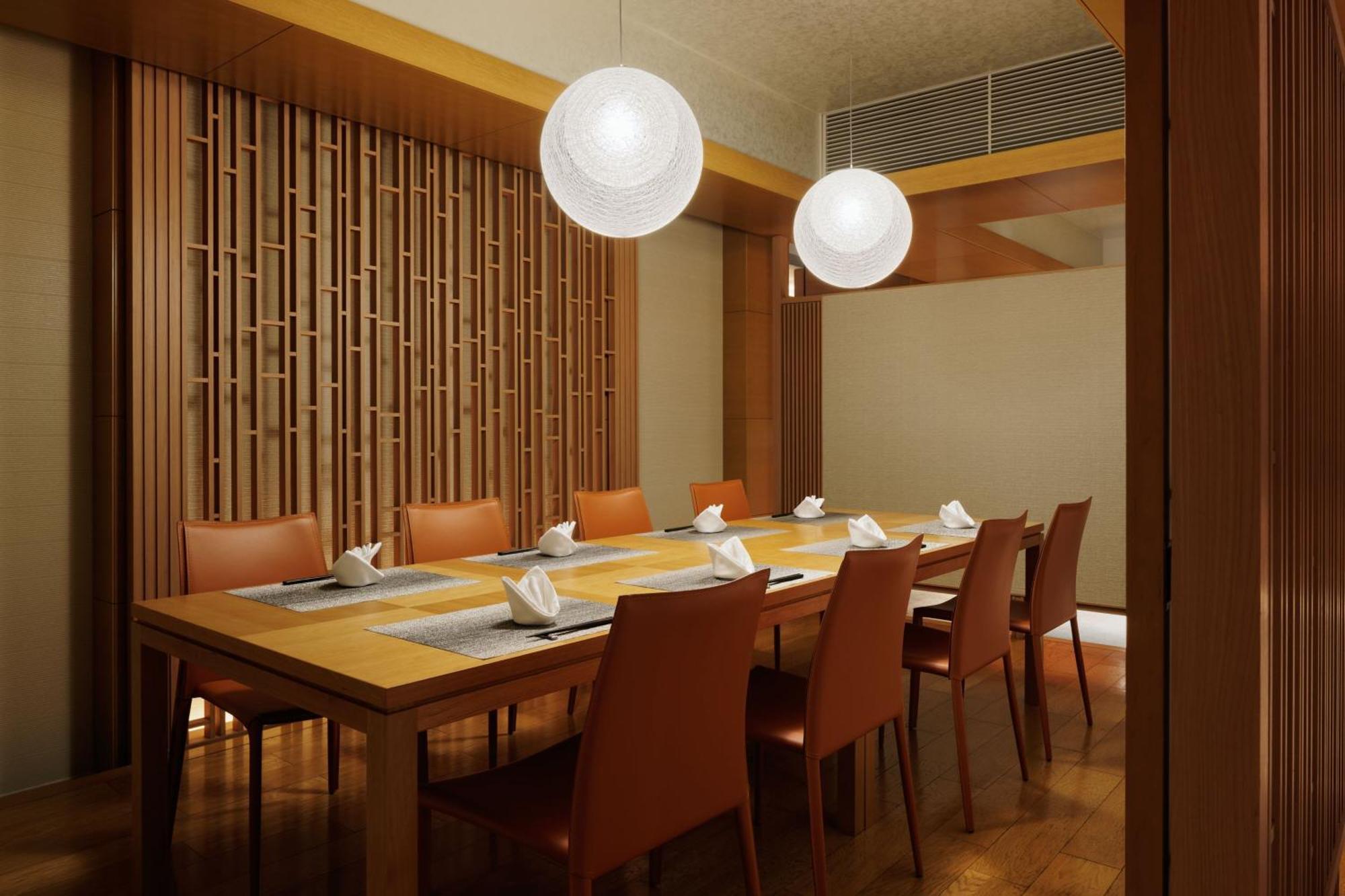 Sheraton Grand Hiroshima Hotel Exterior photo Interior of a restaurant