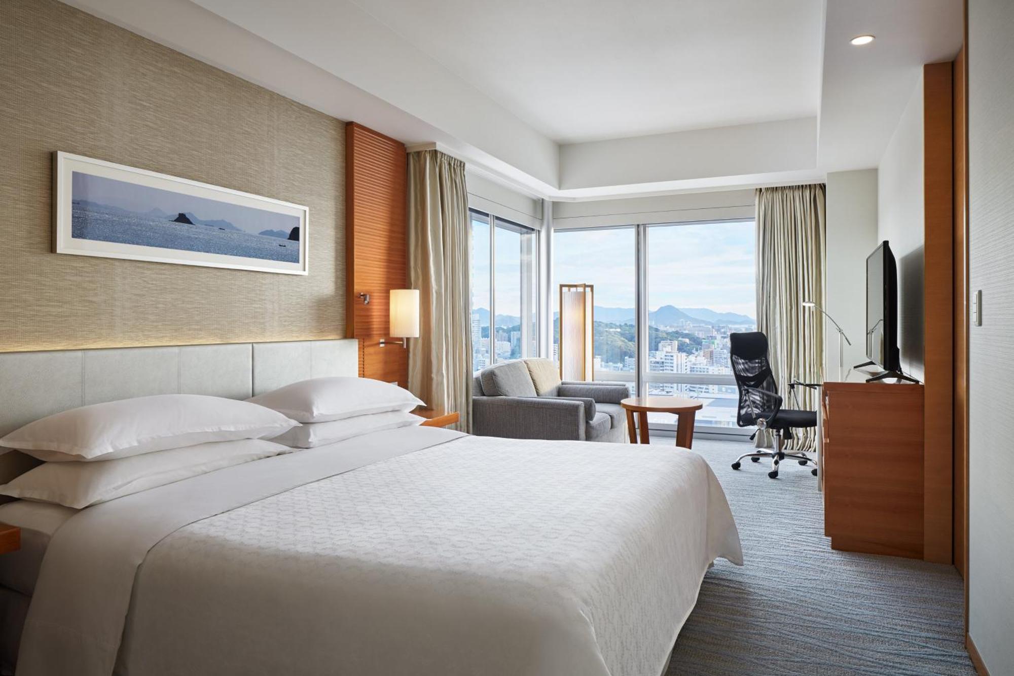 Sheraton Grand Hiroshima Hotel Exterior photo Deluxe Room
