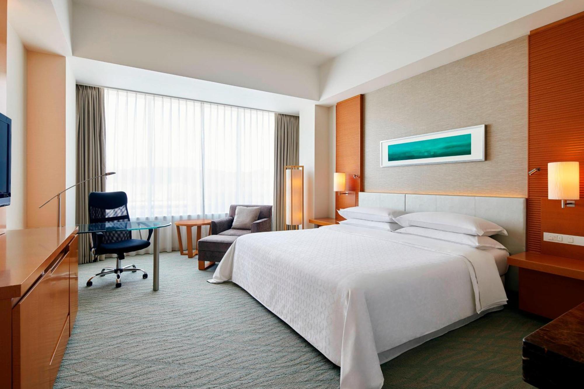Sheraton Grand Hiroshima Hotel Exterior photo Deluxe room