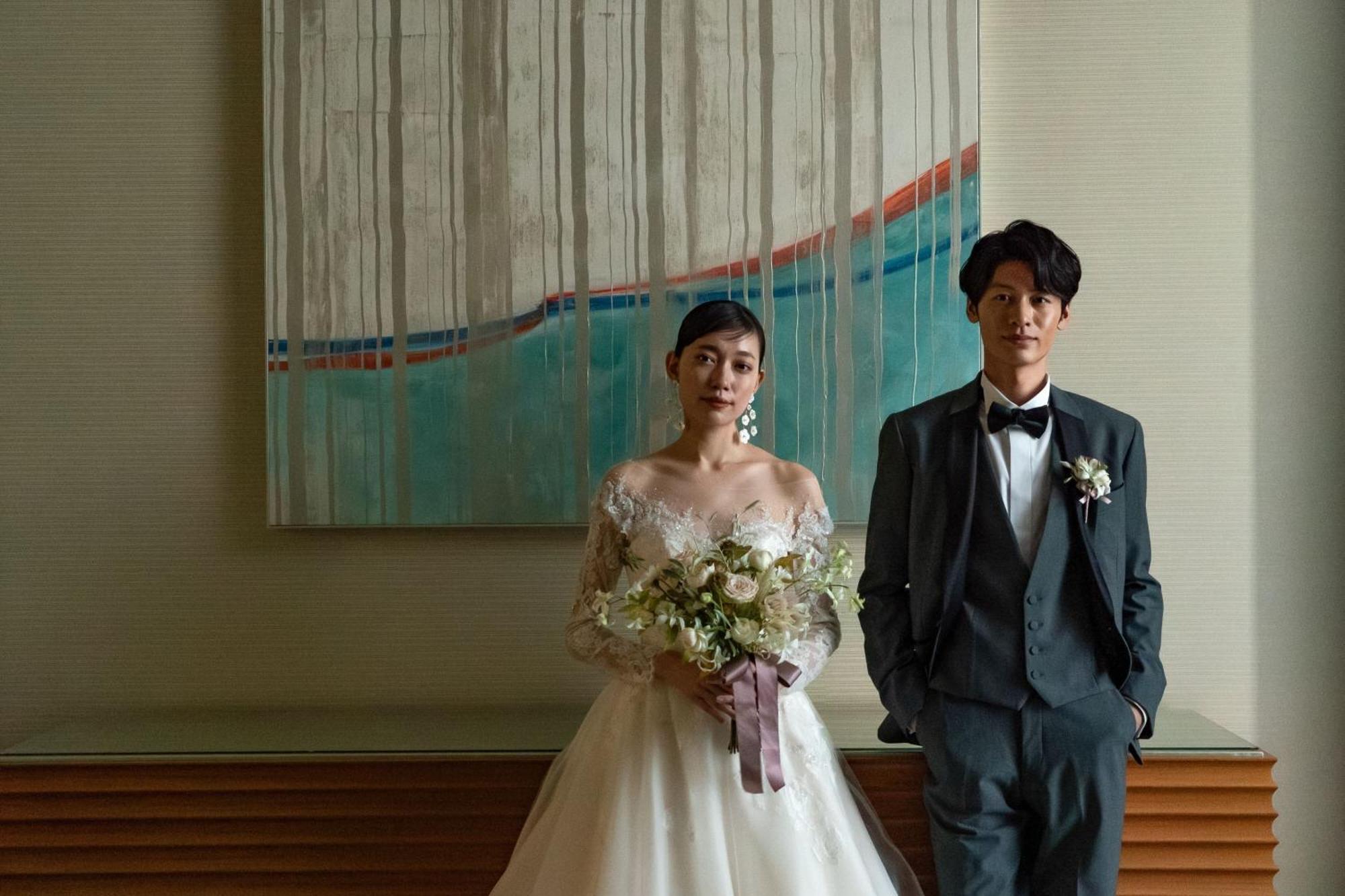 Sheraton Grand Hiroshima Hotel Exterior photo A Taiwanese couple in wedding attire.