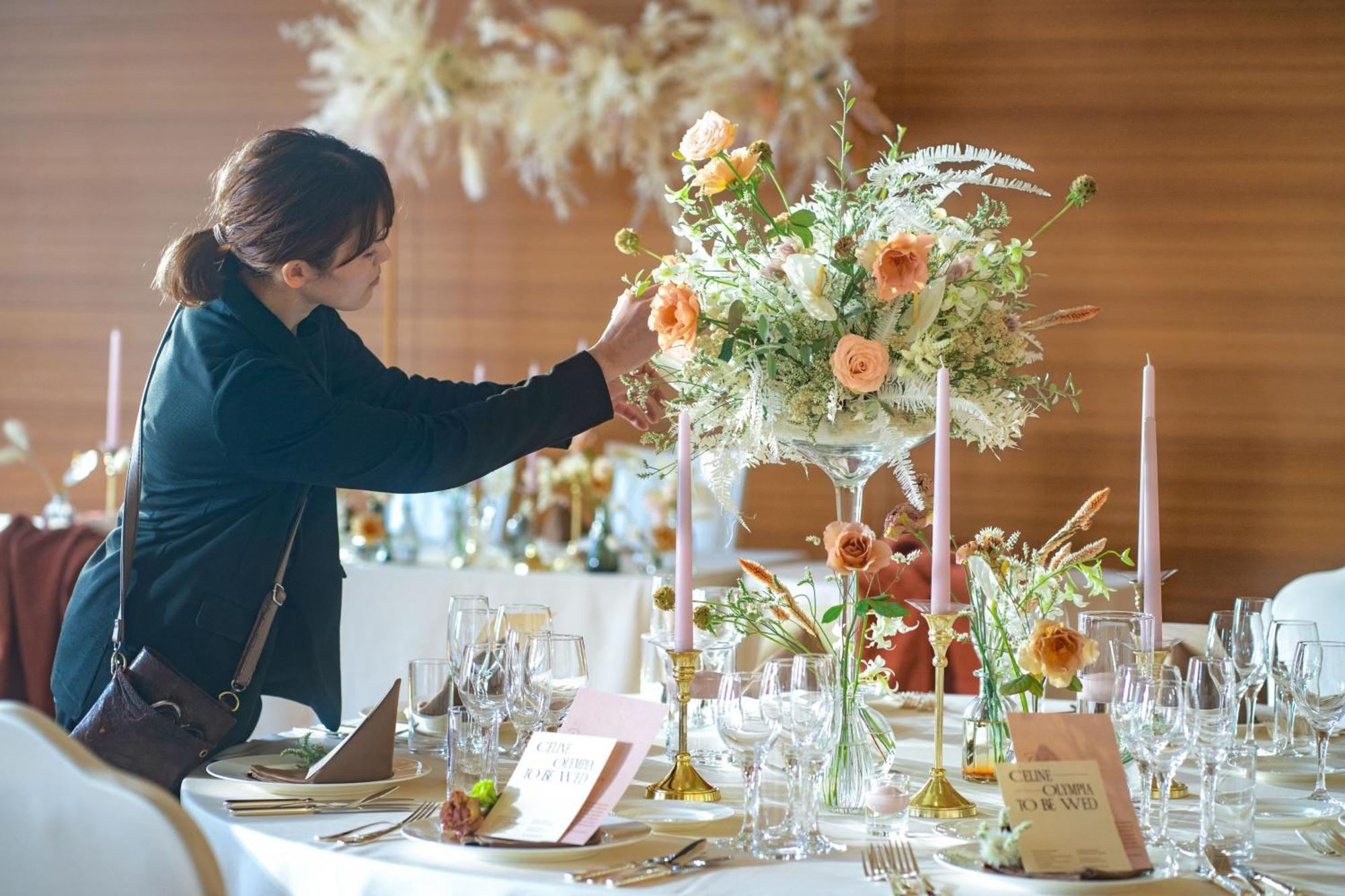 Sheraton Grand Hiroshima Hotel Exterior photo A wedding planner at work