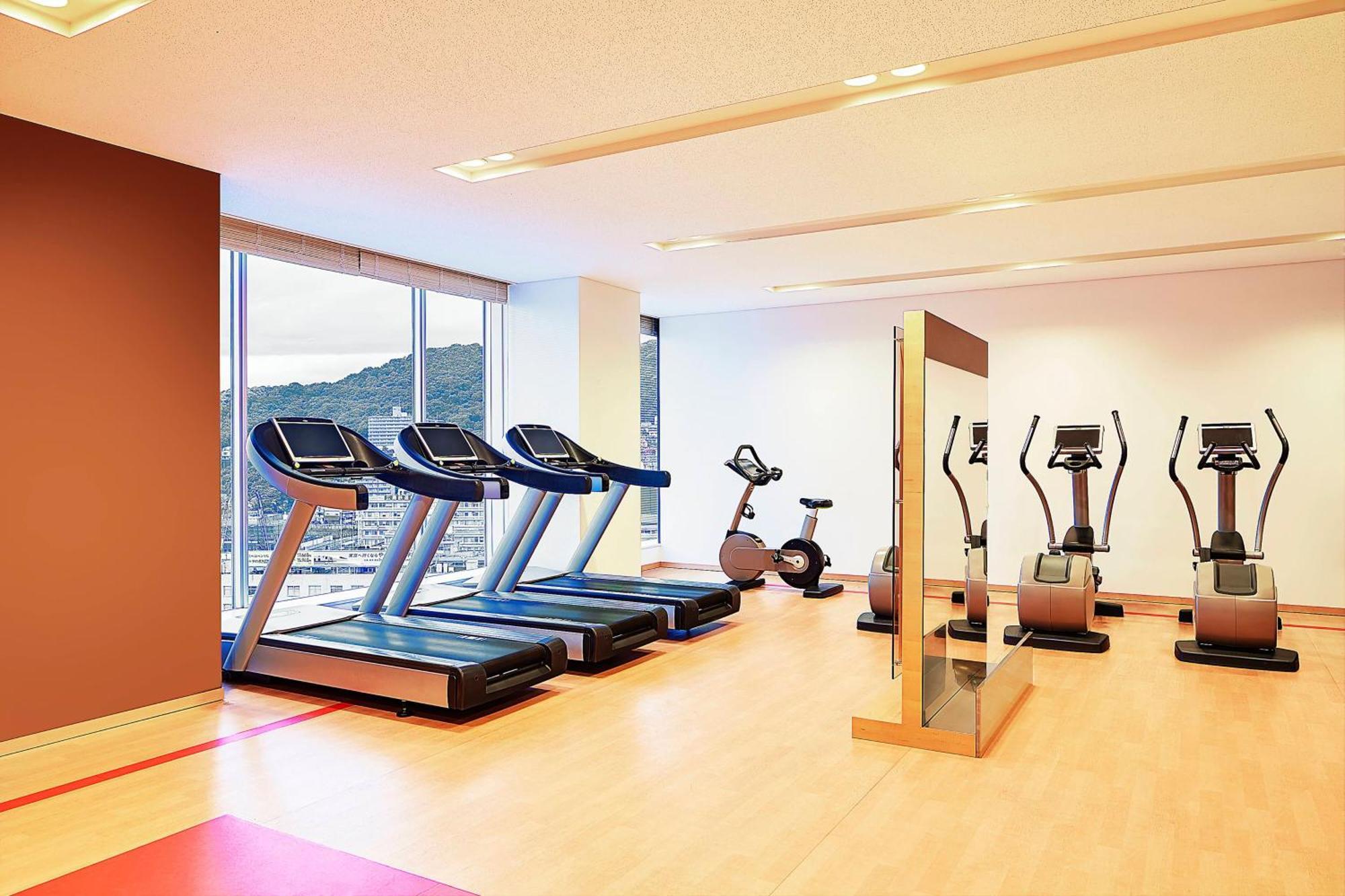 Sheraton Grand Hiroshima Hotel Exterior photo The gym at the hotel