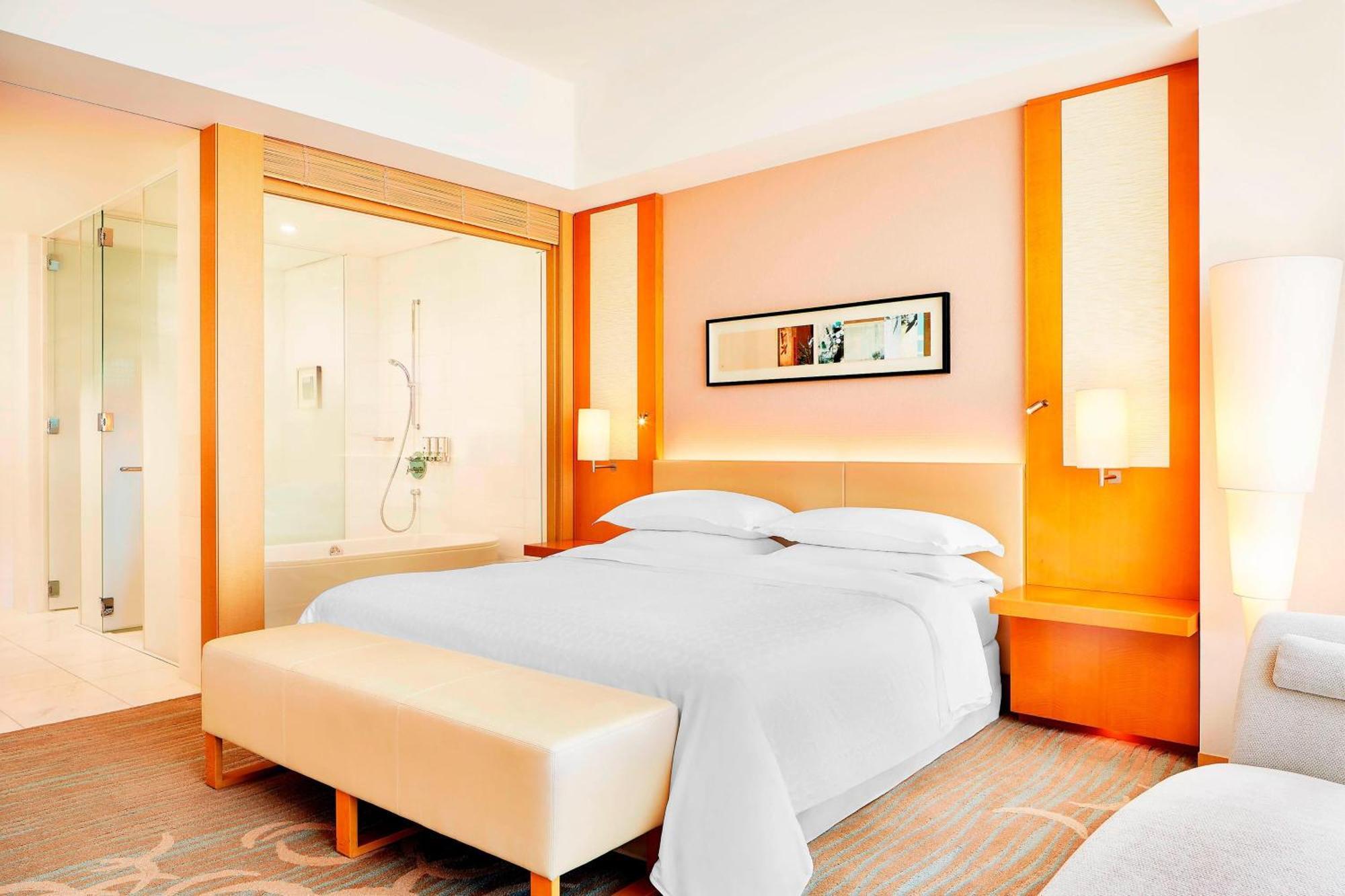 Sheraton Grand Hiroshima Hotel Exterior photo A guest room at the Westin Palace, Vienna